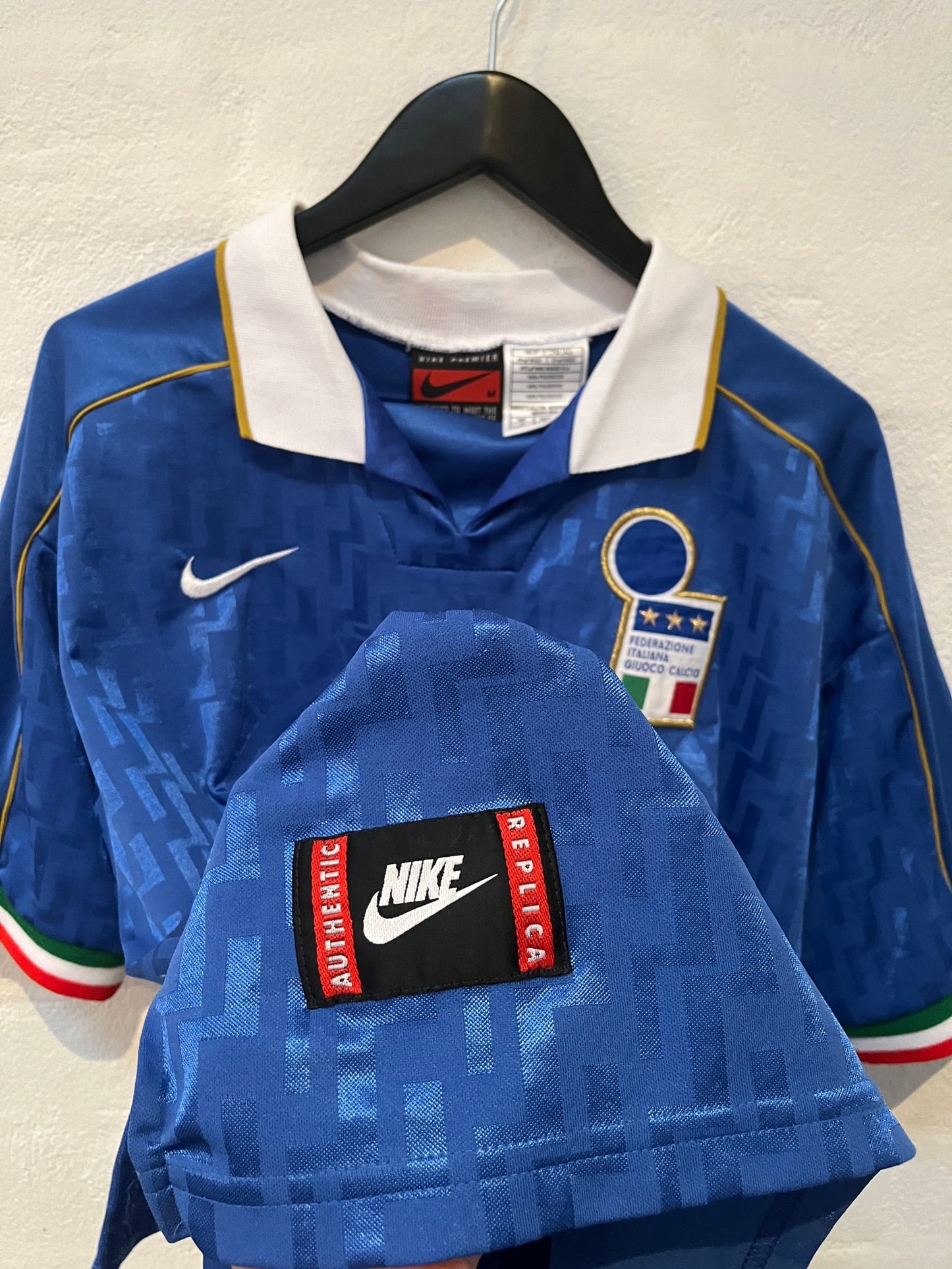 Italy 1995 Home Medium