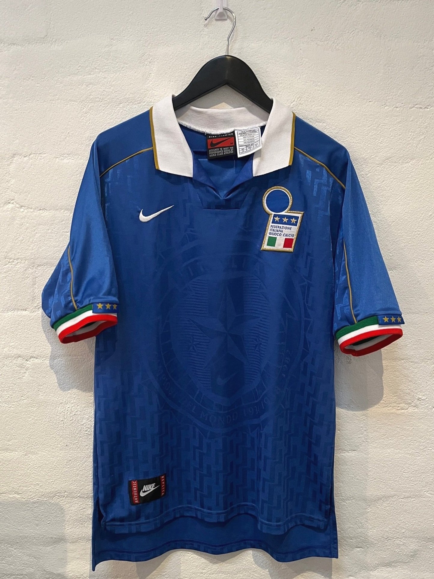 Italy 1995 Home Medium