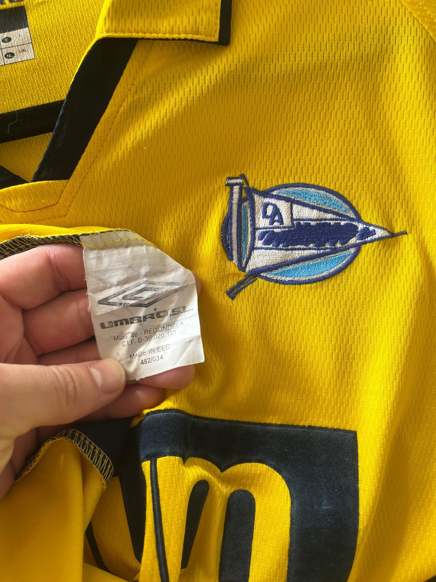 Alaves 2002/03 Away Large