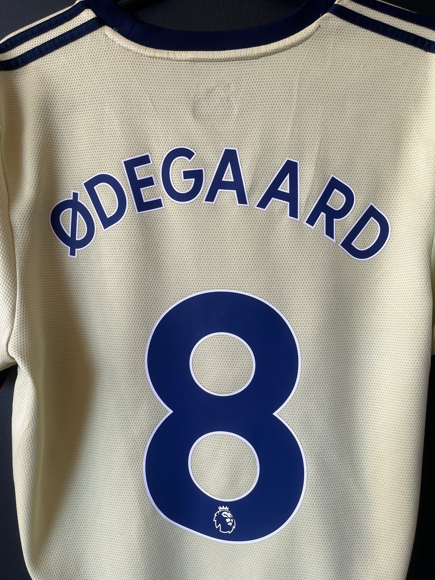 Arsenal 2021/22 Away Large Odegaard 8