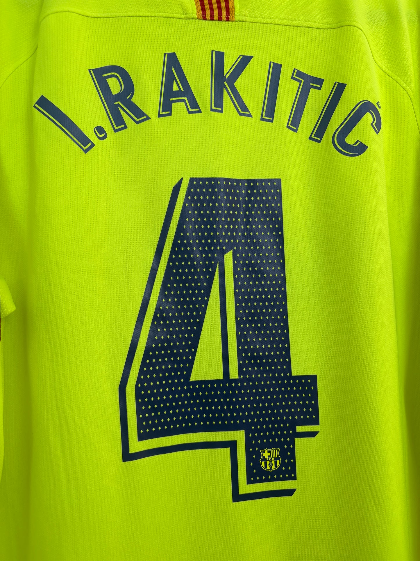 Barcelona 2018/19 Away XL Rakitic 4