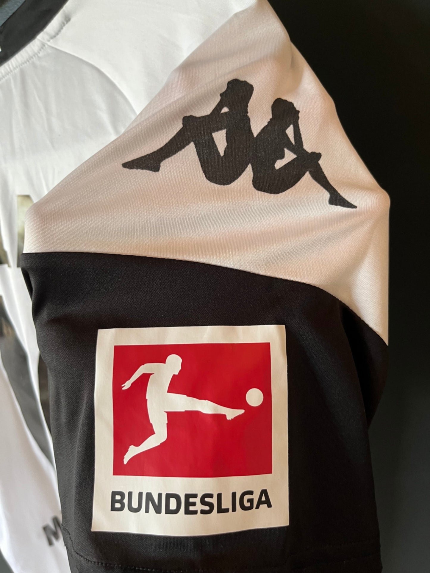 Borussia Monchengladbach 2017/18 Medium Hazard 10