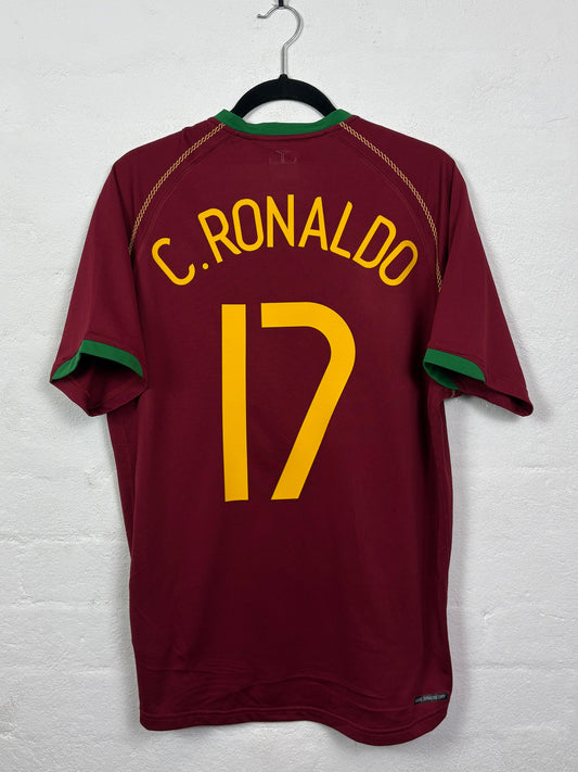 Portugal 2006/08 Home Nike Football Shirt M Ronaldo 17