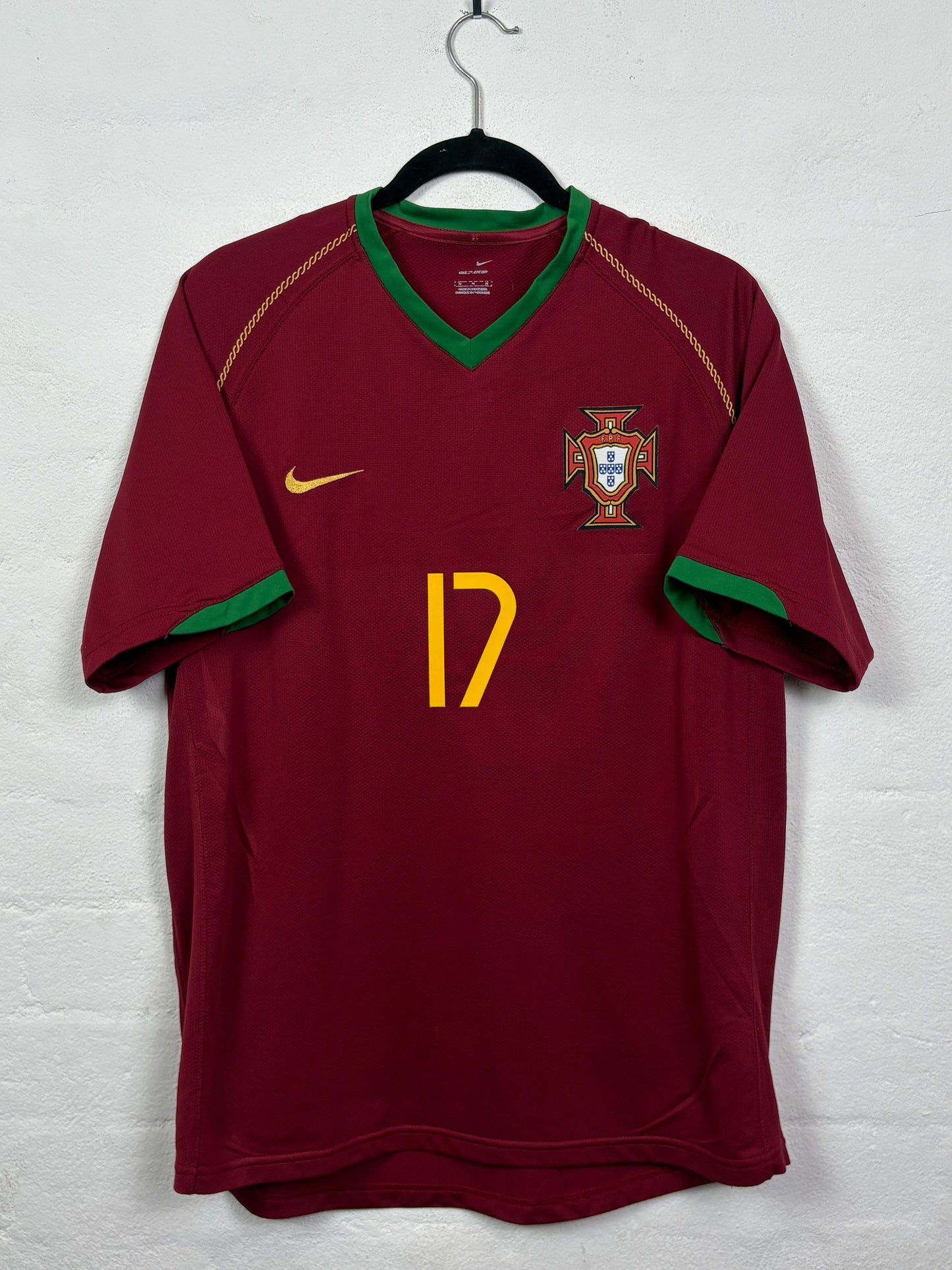Portugal 2006/08 Home Nike Football Shirt M Ronaldo 17