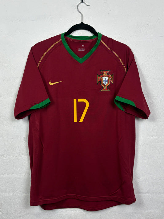 Portugal 2006/08 Home Nike Football Shirt M Ronaldo 17