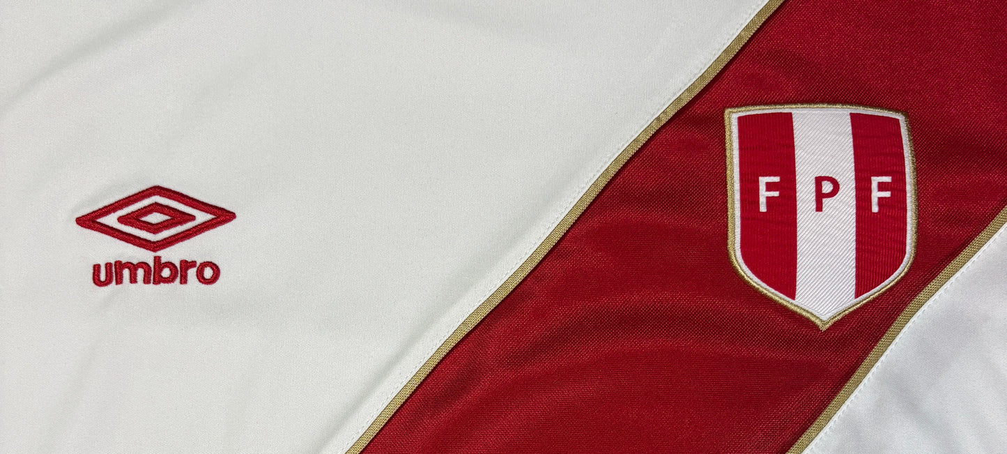 Peru 2018 Home Umbro Football Shirt Extra Large