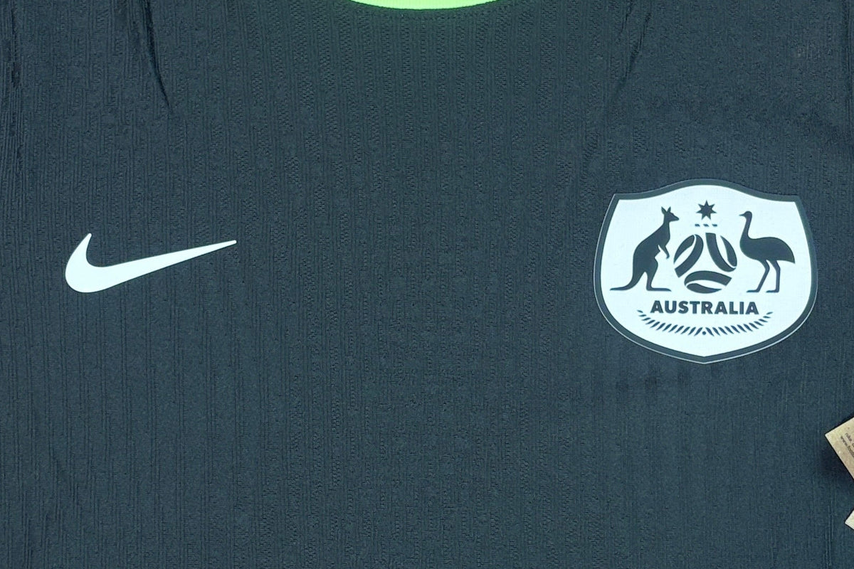 Australia 2025 Away Nike Football Shirt L (Women)