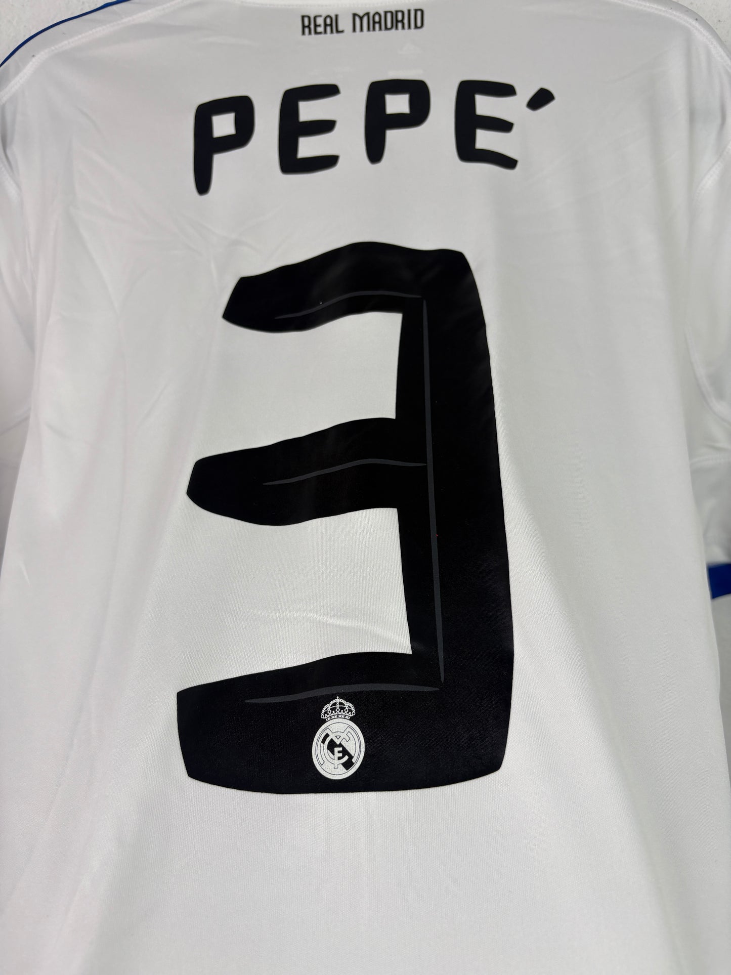 Real Madrid 2010/11 Home Adidas Football Shirt L Pepe 3