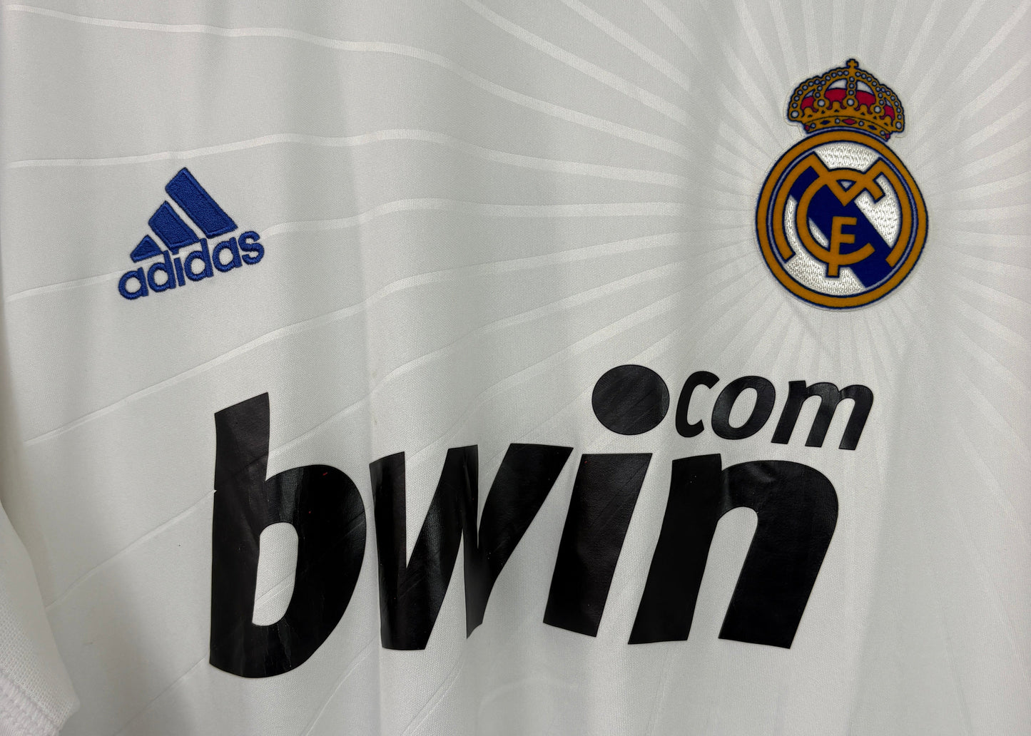 Real Madrid 2010/11 Home Adidas Football Shirt L Pepe 3
