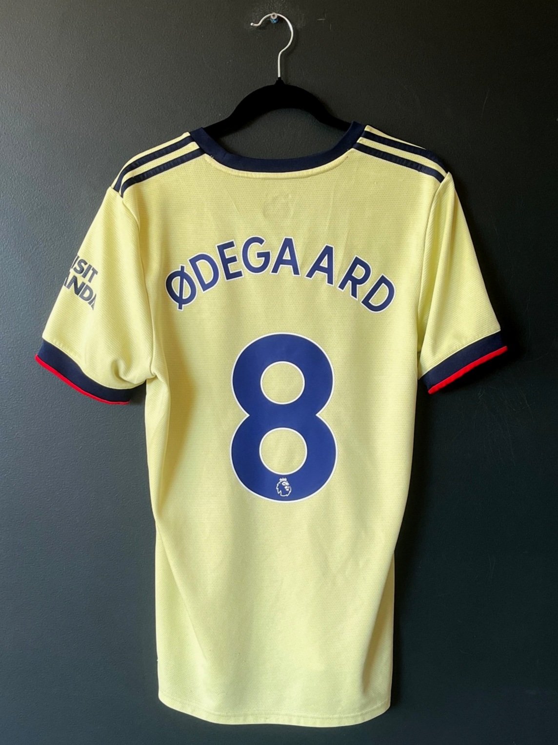 Arsenal 2021/22 Away Large Odegaard 8