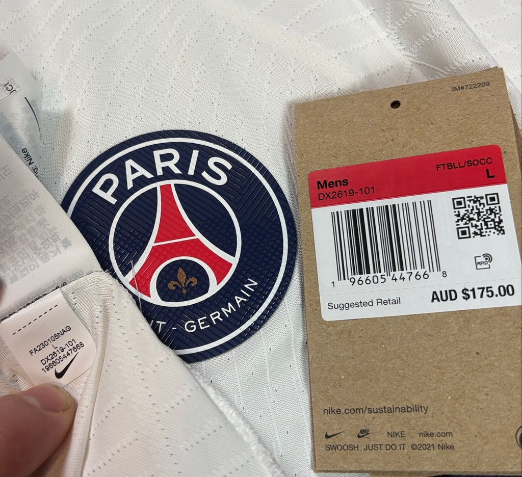 PSG 2022/23 Away Nike Football Shirt Large Mbappe 7