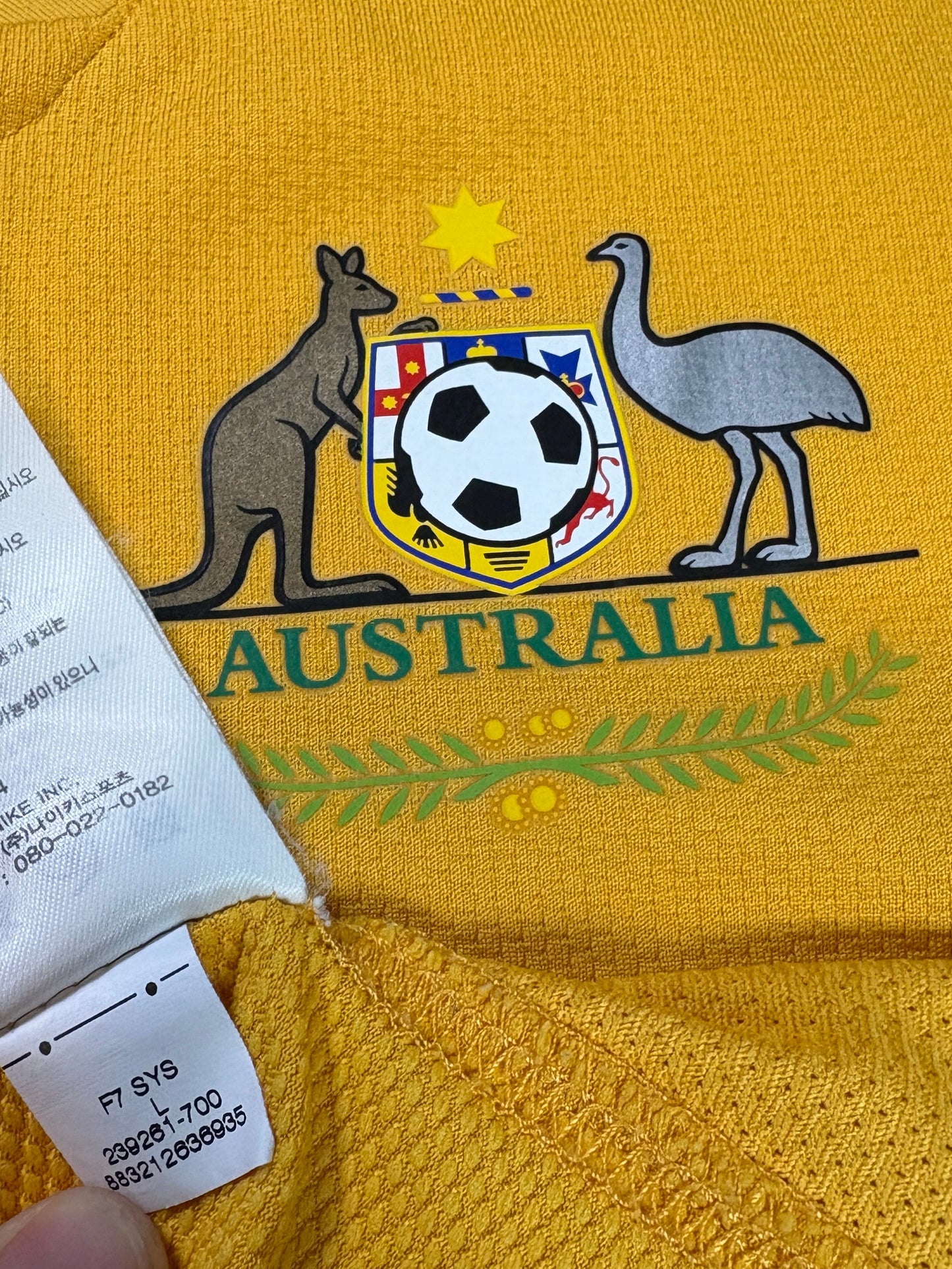 Australia 2006 Home Nike Football Shirt Large (Boys)