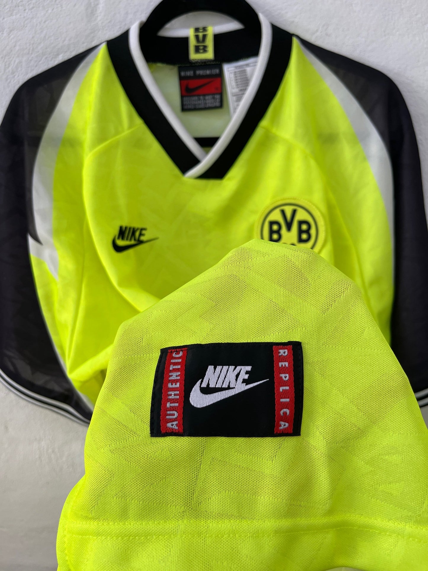 Dortmund 1996/97 Home Extra Large Chapuisat 9