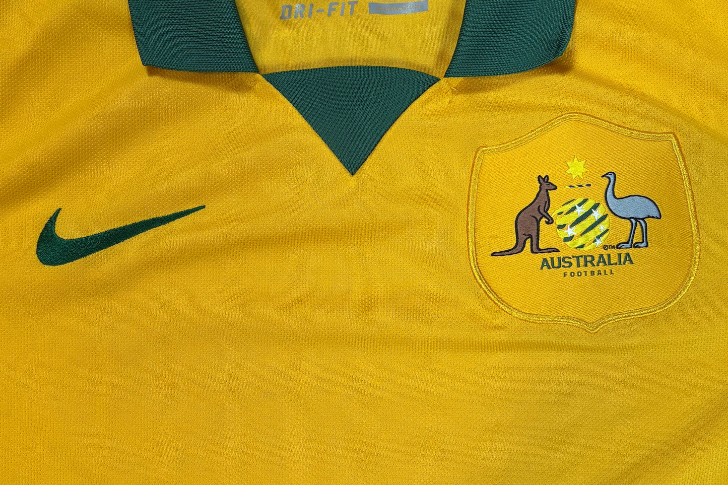 Australia 2014 Home Nike Football Shirt Medium