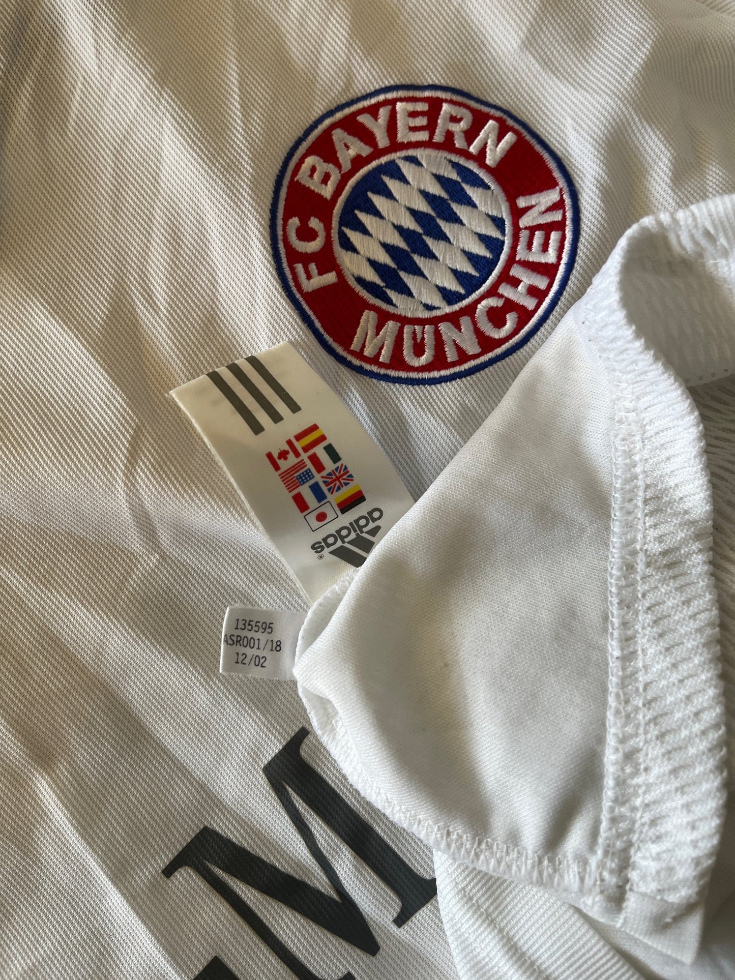 Bayern Munich 2002/03 Away Medium Maakay 10