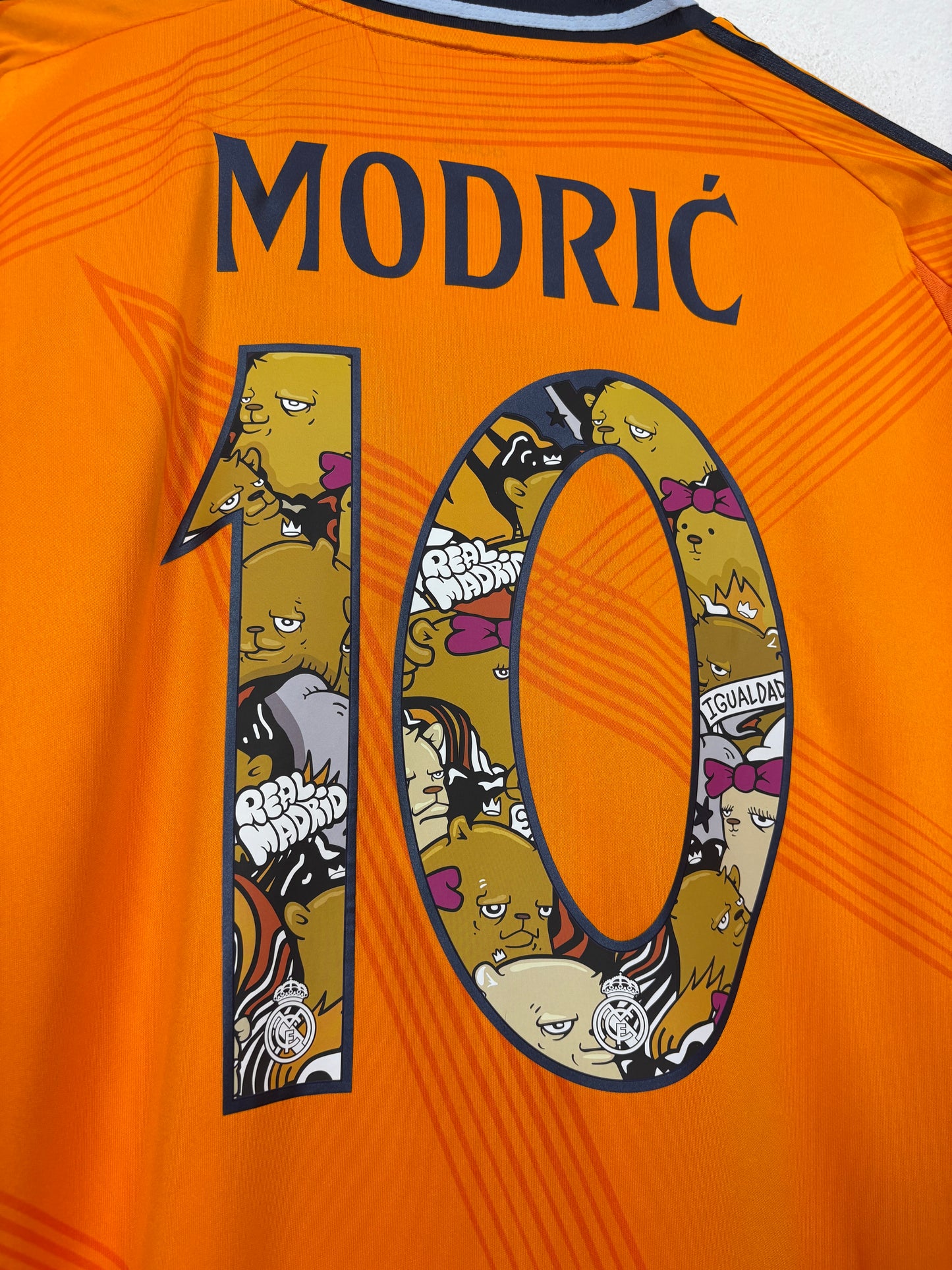 Real Madrid 2024/25 Away Adidas Football Shirt L Modric 10