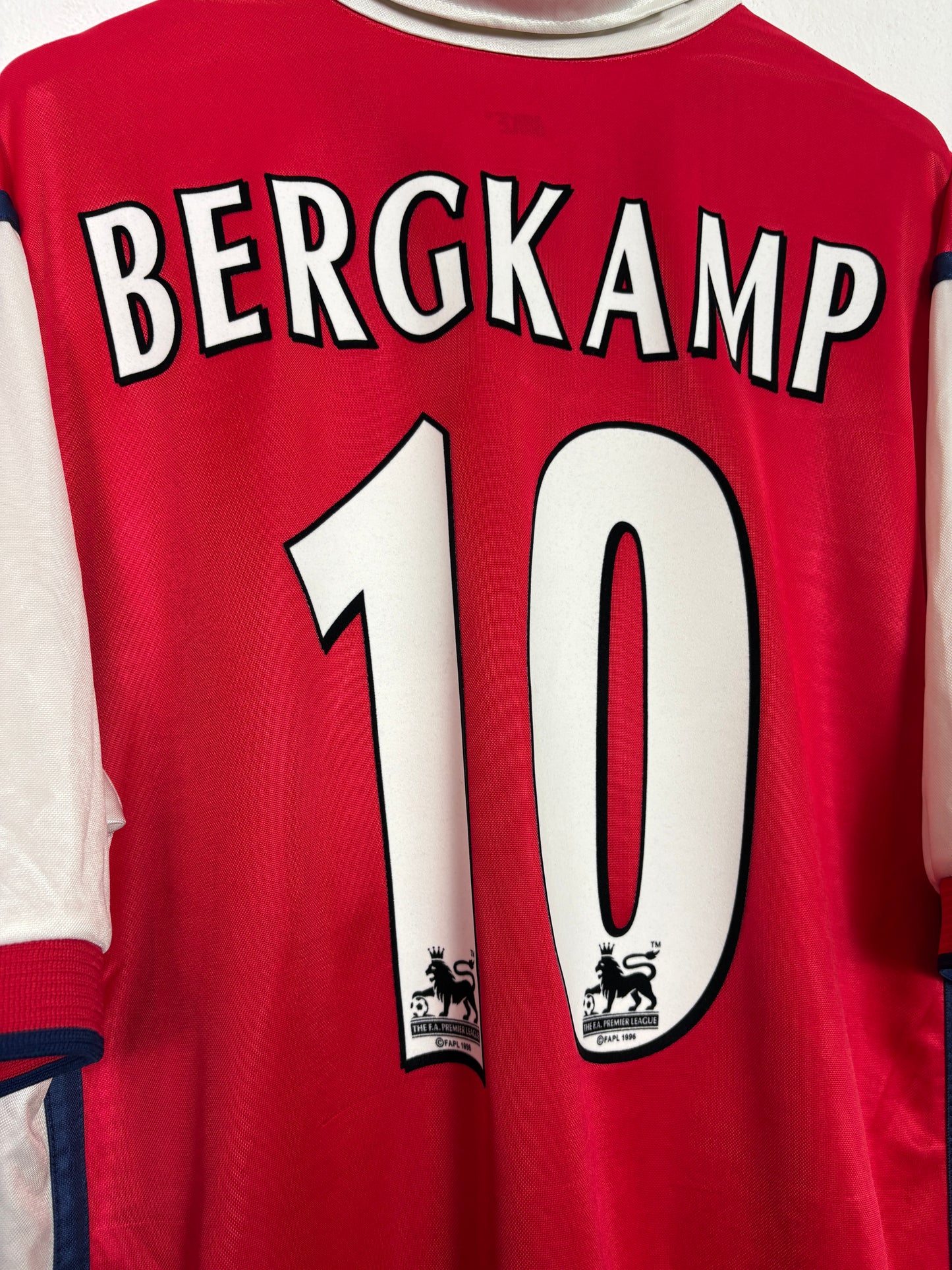 Arsenal 1998/99 Home L Bergkamp 10