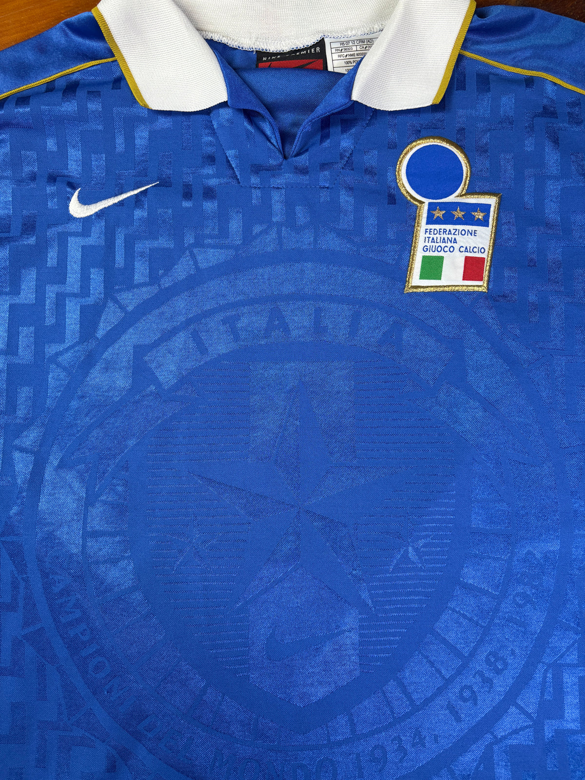 Italy 1995 Home Nike Football Shirt Medium