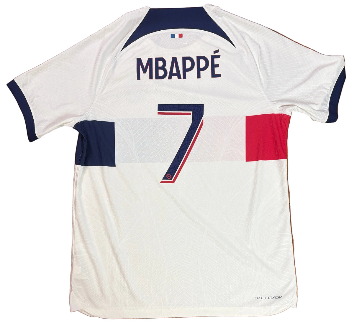 PSG 2022/23 Away Nike Football Shirt Large Mbappe 7