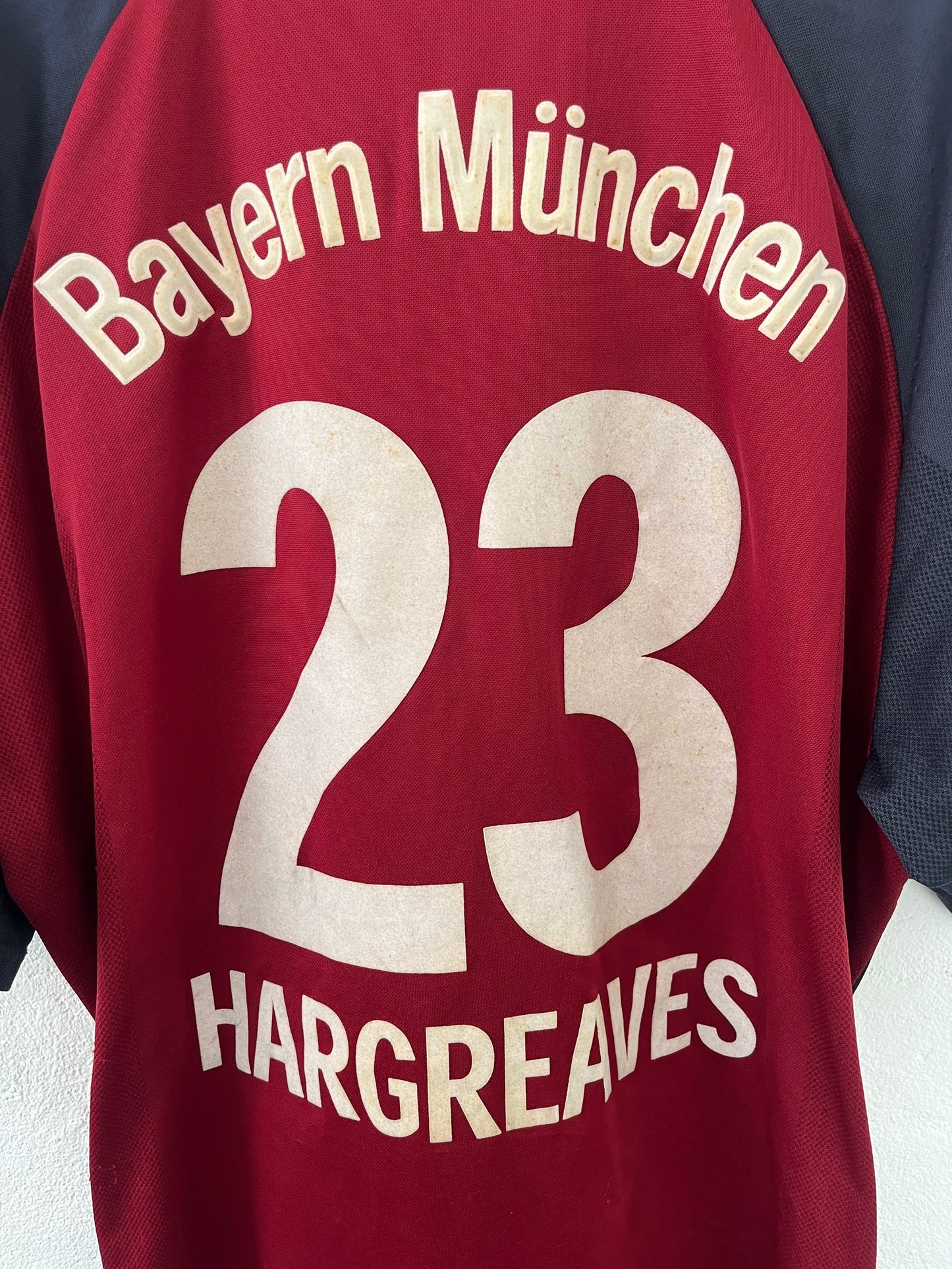 Bayern Munich 2001/02 Home Extra Large Hargraves 23