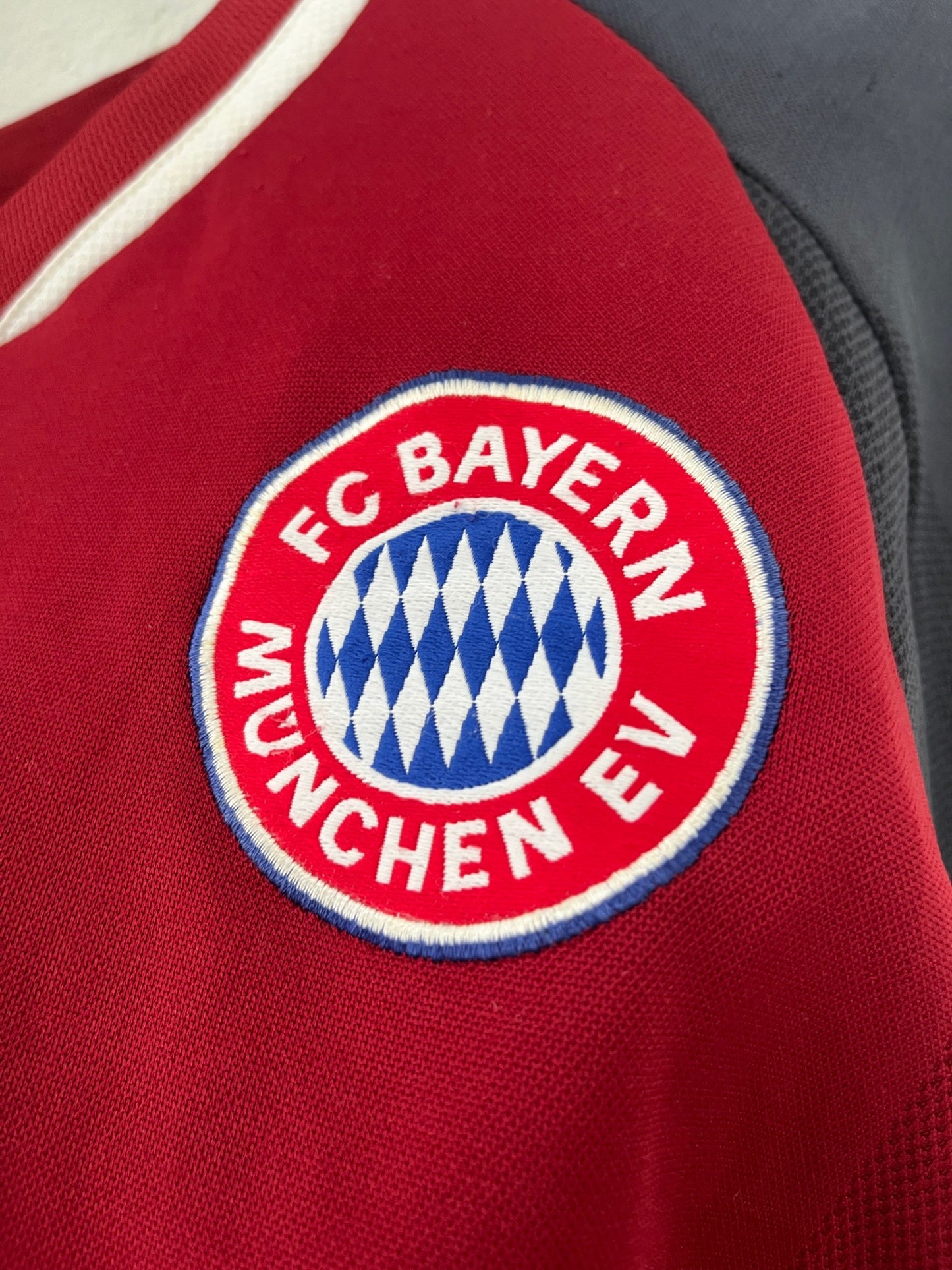 Bayern Munich 2001/02 Home Extra Large Hargraves 23