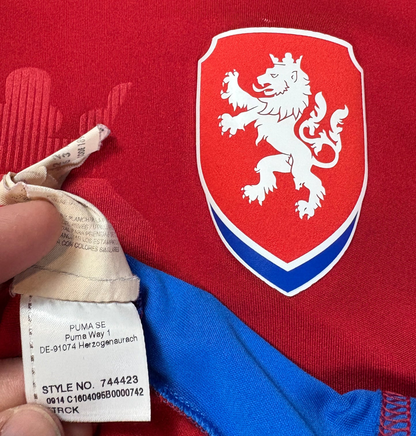 Czech Republic 2014 Home Puma Football Shirt Medium