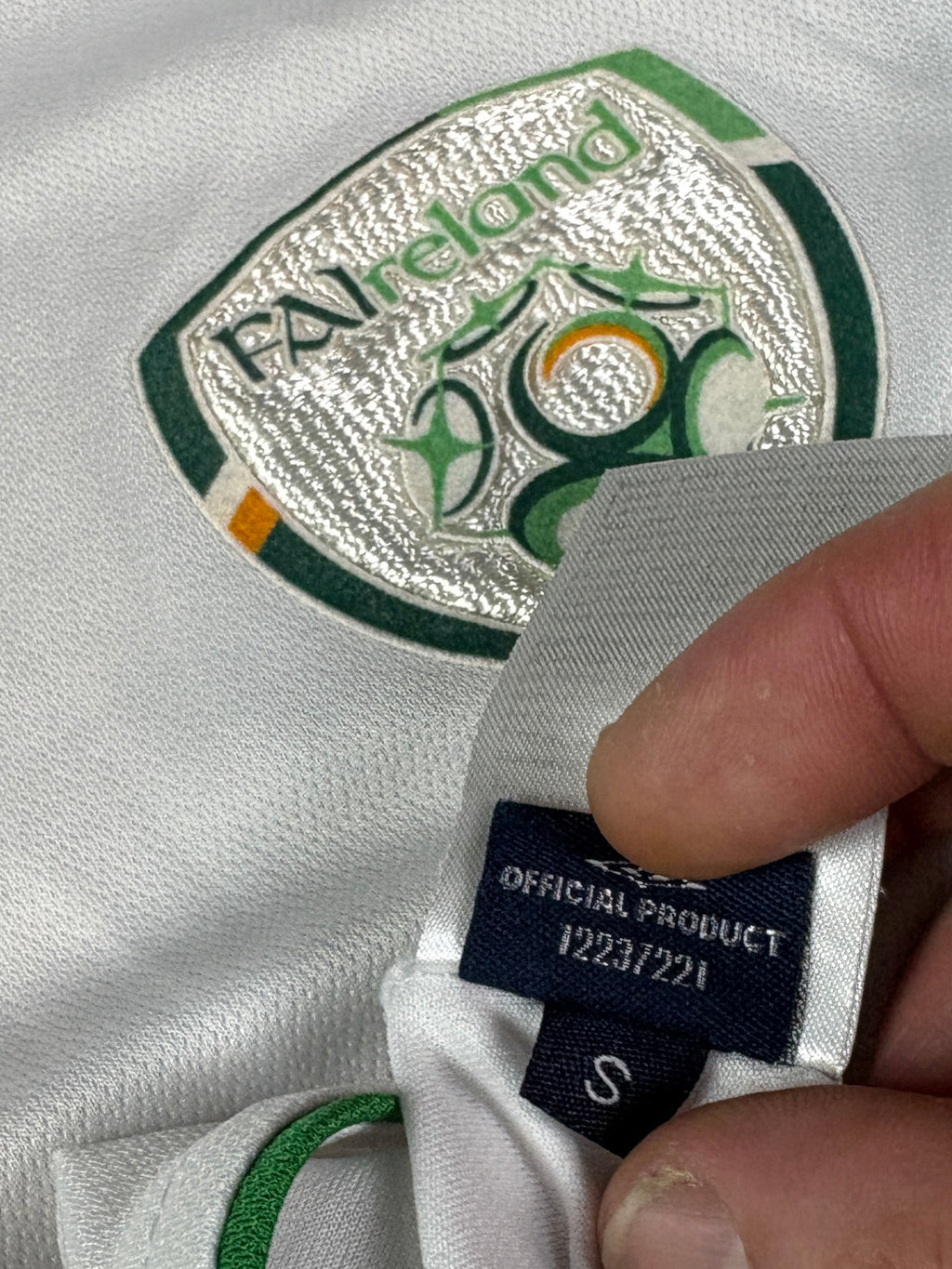 Ireland 2005/07 Away Umbro Football Shirt Small