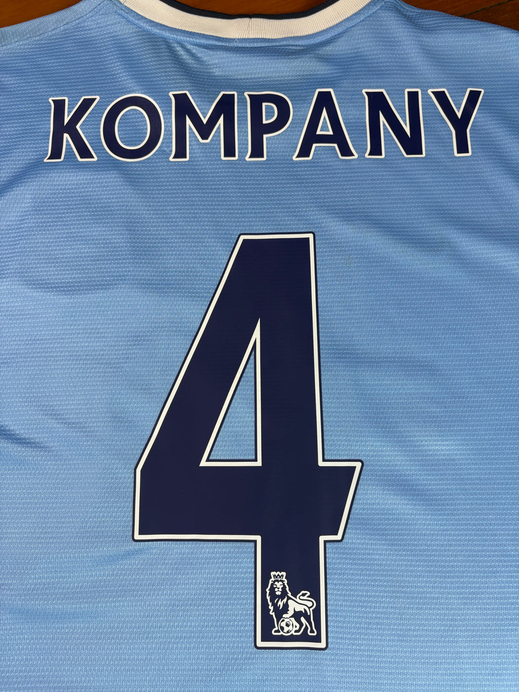 Manchester City 2013/14 Home Nike Football Shirt Extra Large Kompany 4