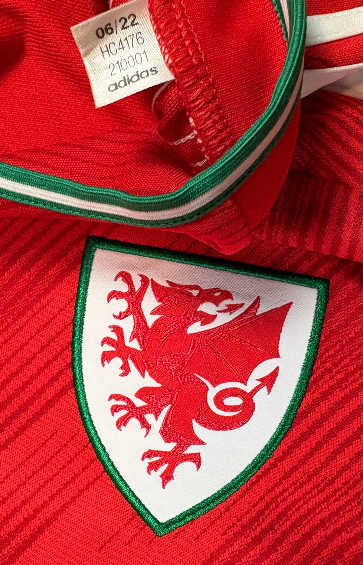 Wales 2022 Home Adidas Football Shirt Small