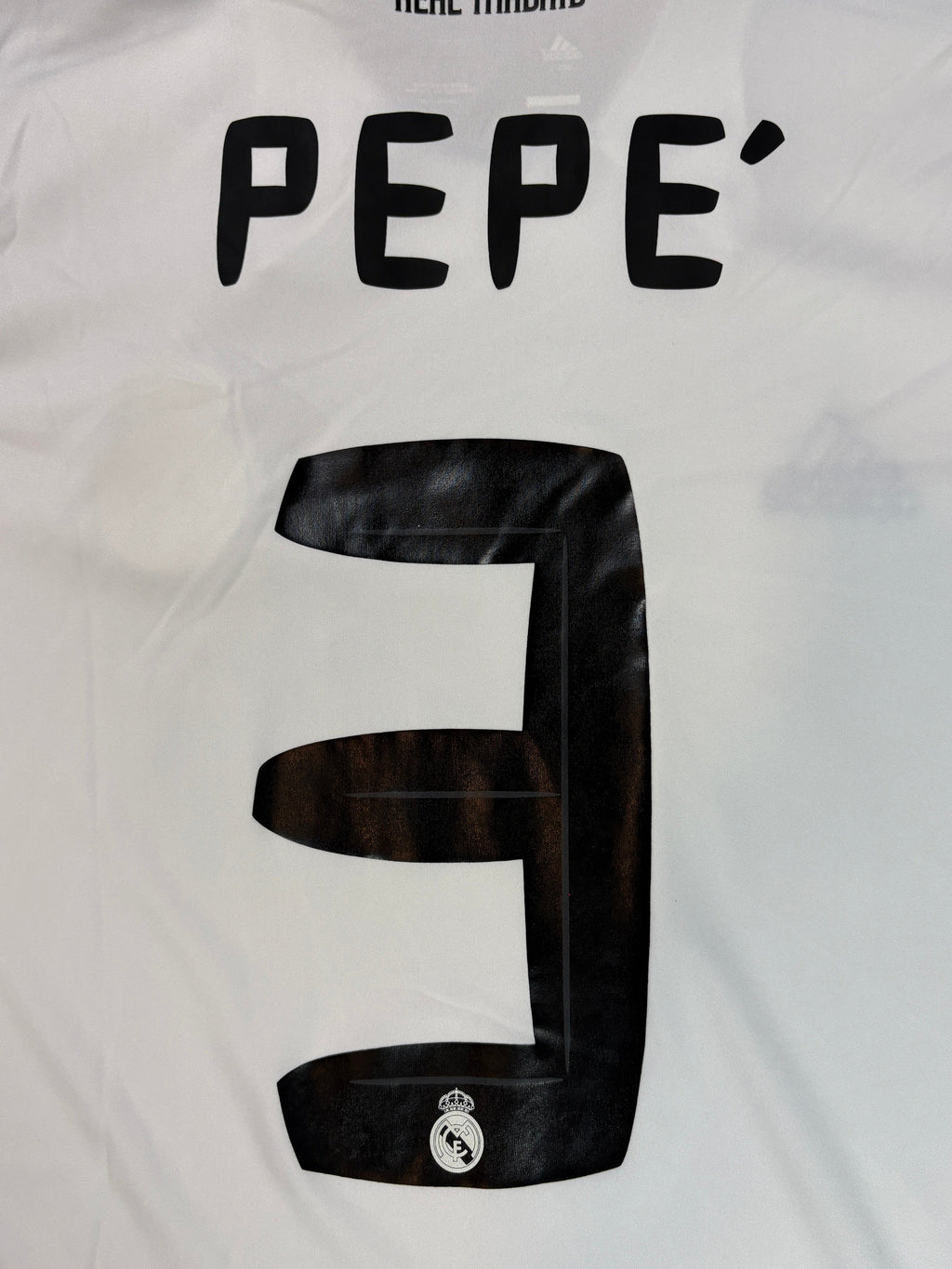 Real Madrid 2010/11 Home Adidas Football Shirt Large Pepe 3