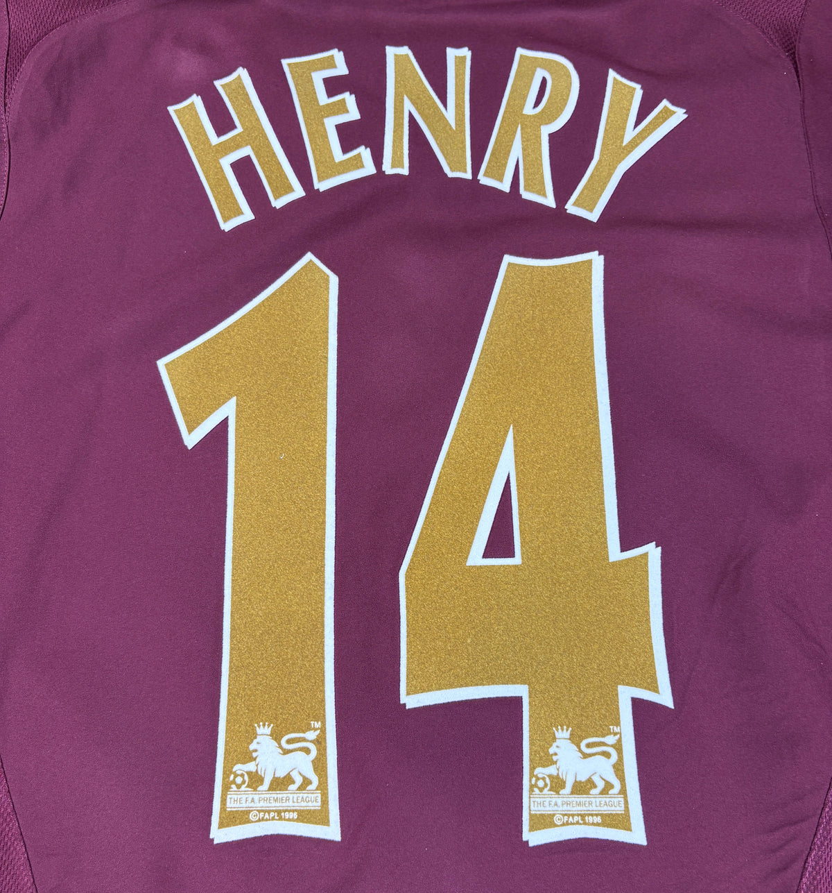 Arsenal 2005/06 Home Nike Football Shirt Small Henry 14