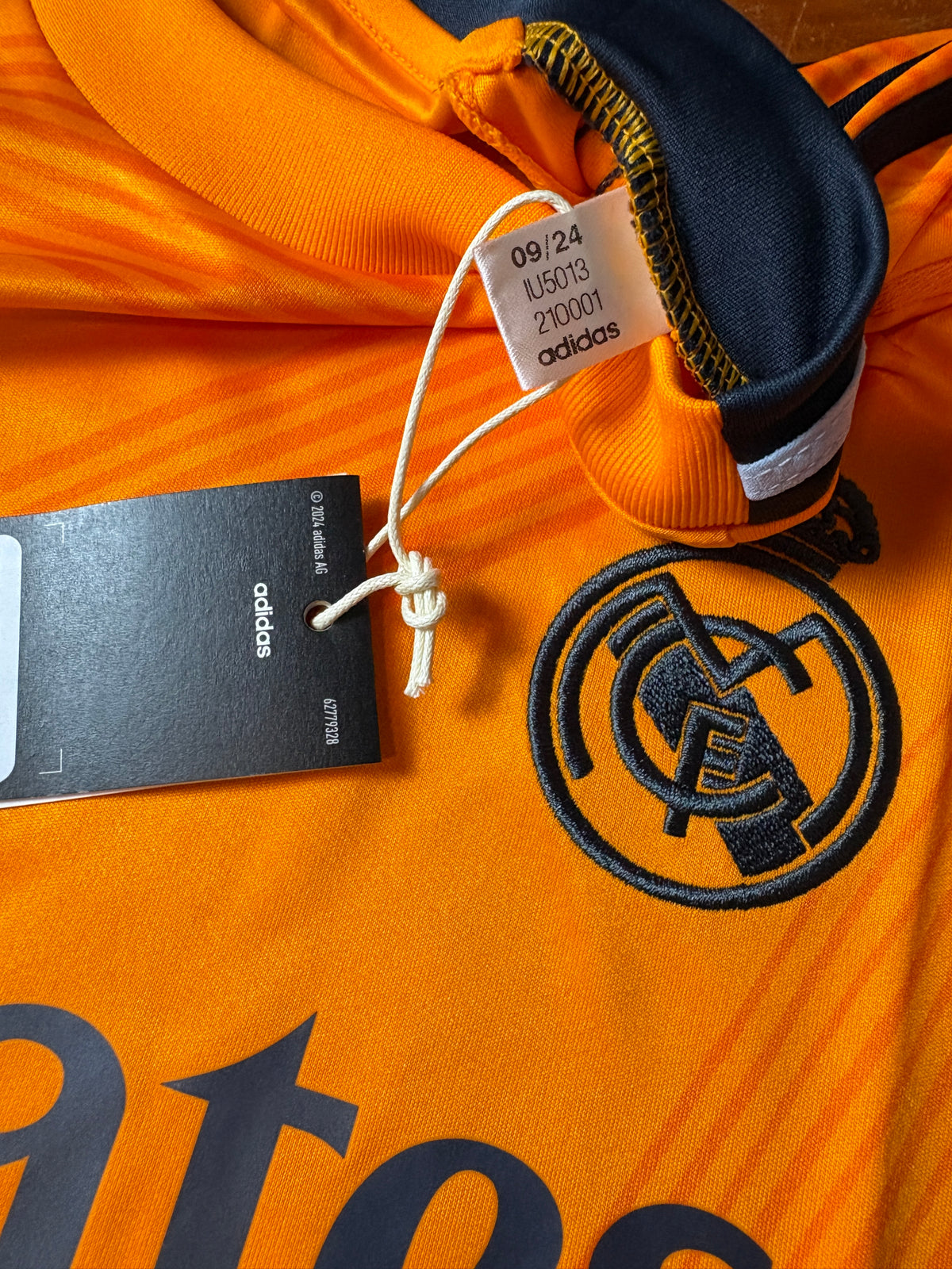 Real Madrid 2024/25 Away Adidas Football Shirt Large Valverde 8
