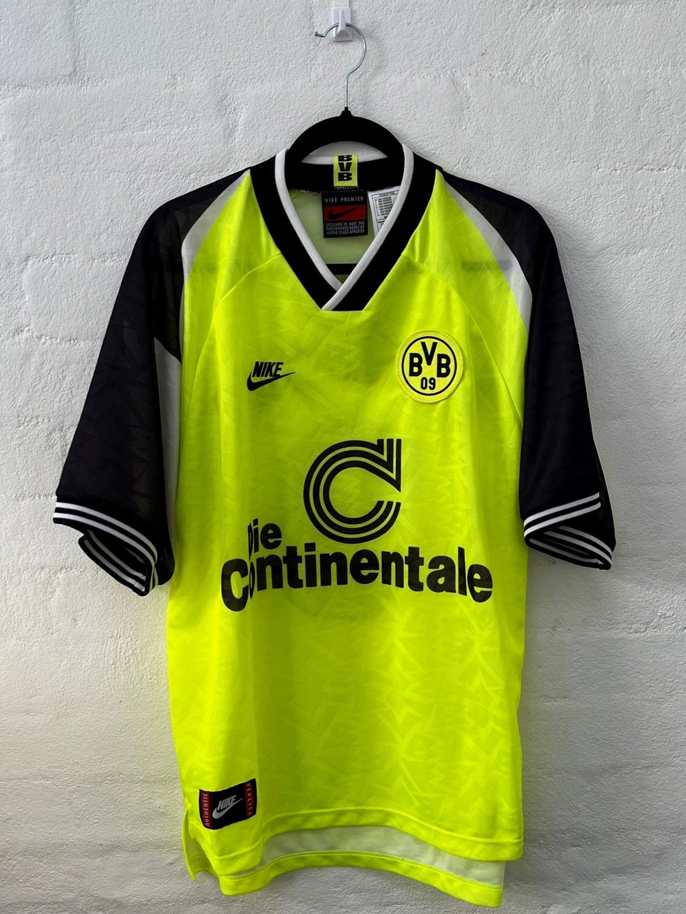 Dortmund 1996/97 Home Extra Large Chapuisat 9