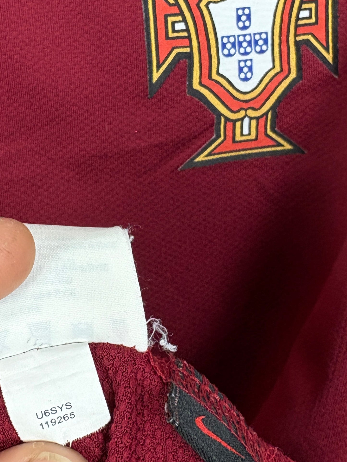 Portugal 2006/08 Home Nike Football Shirt M Ronaldo 17