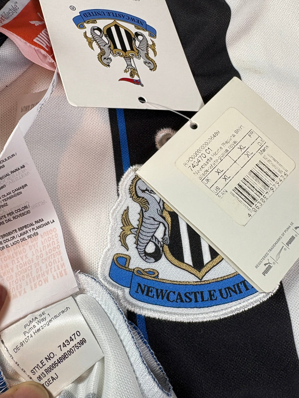 Newcastle United 2013/14 Home Puma Football Shirt Extra Large