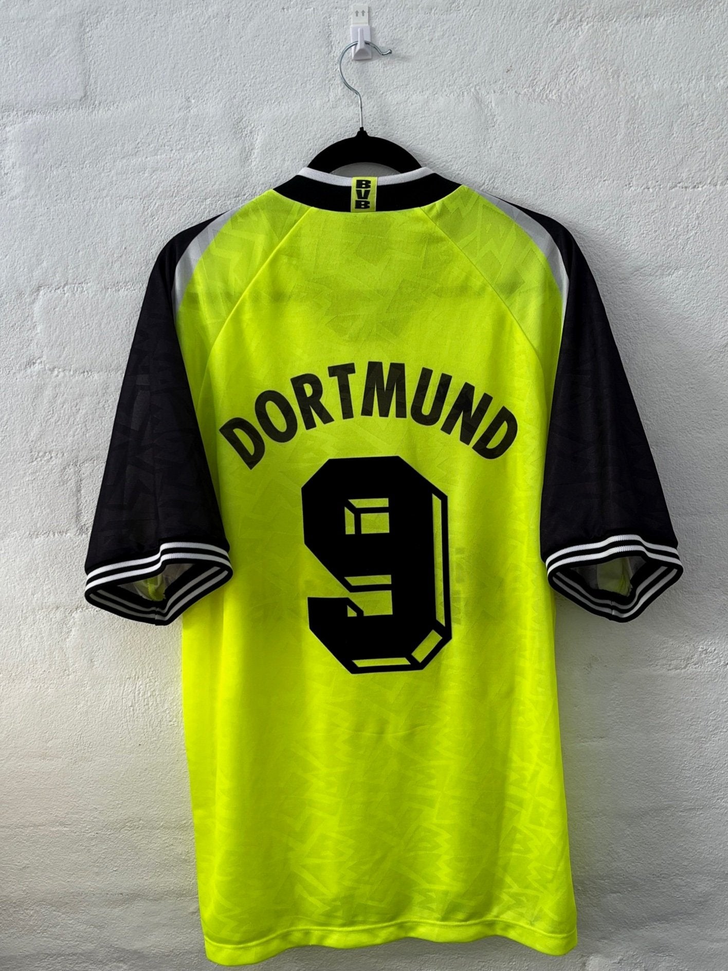 Dortmund 1996/97 Home Extra Large Chapuisat 9