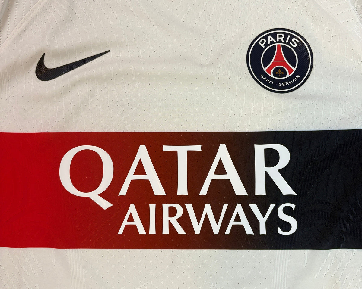 PSG 2022/23 Away Nike Football Shirt Large Mbappe 7