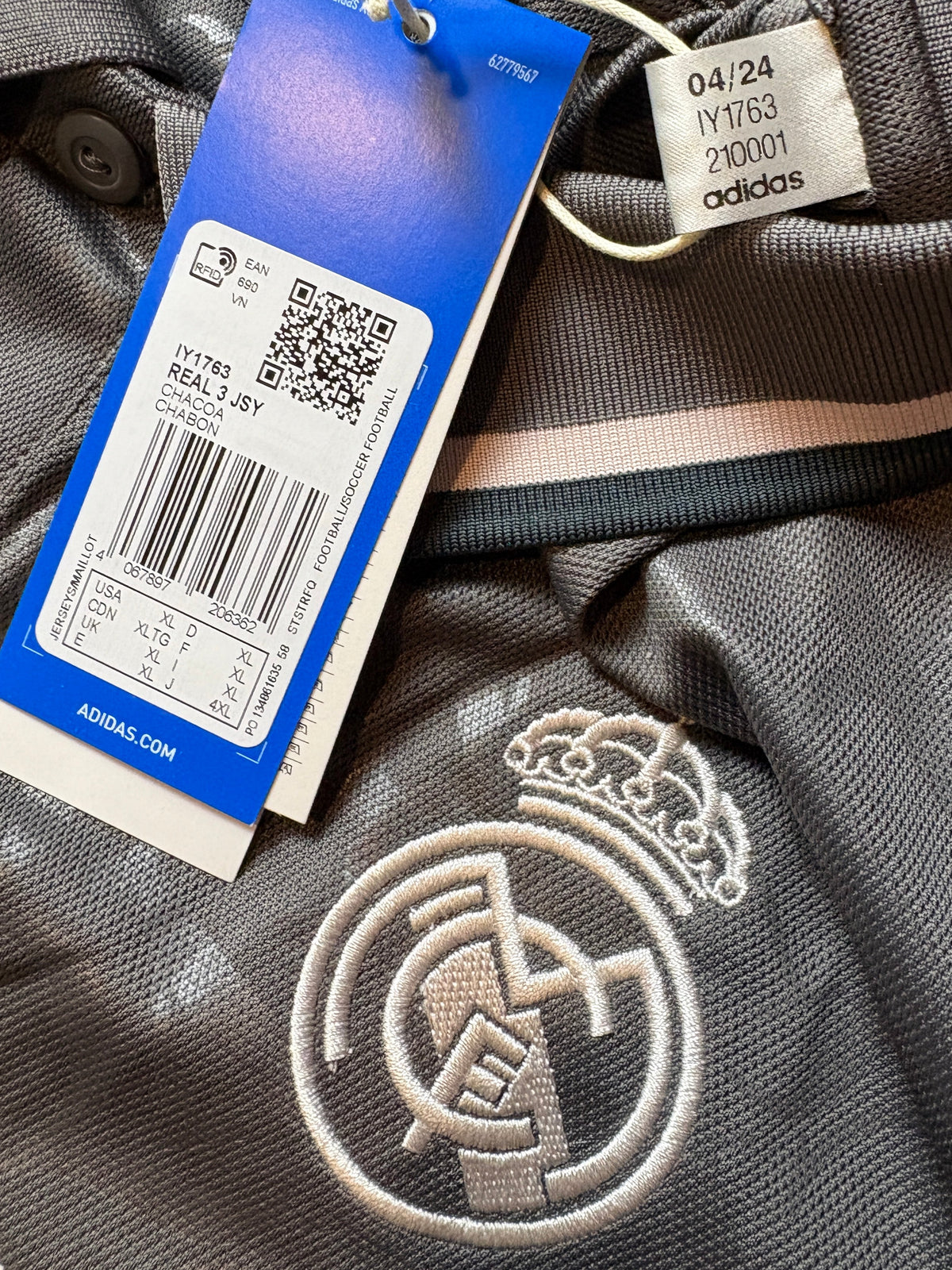 Real Madrid 2024/25 Away Adidas Football Shirt Extra Large Mbappe 9