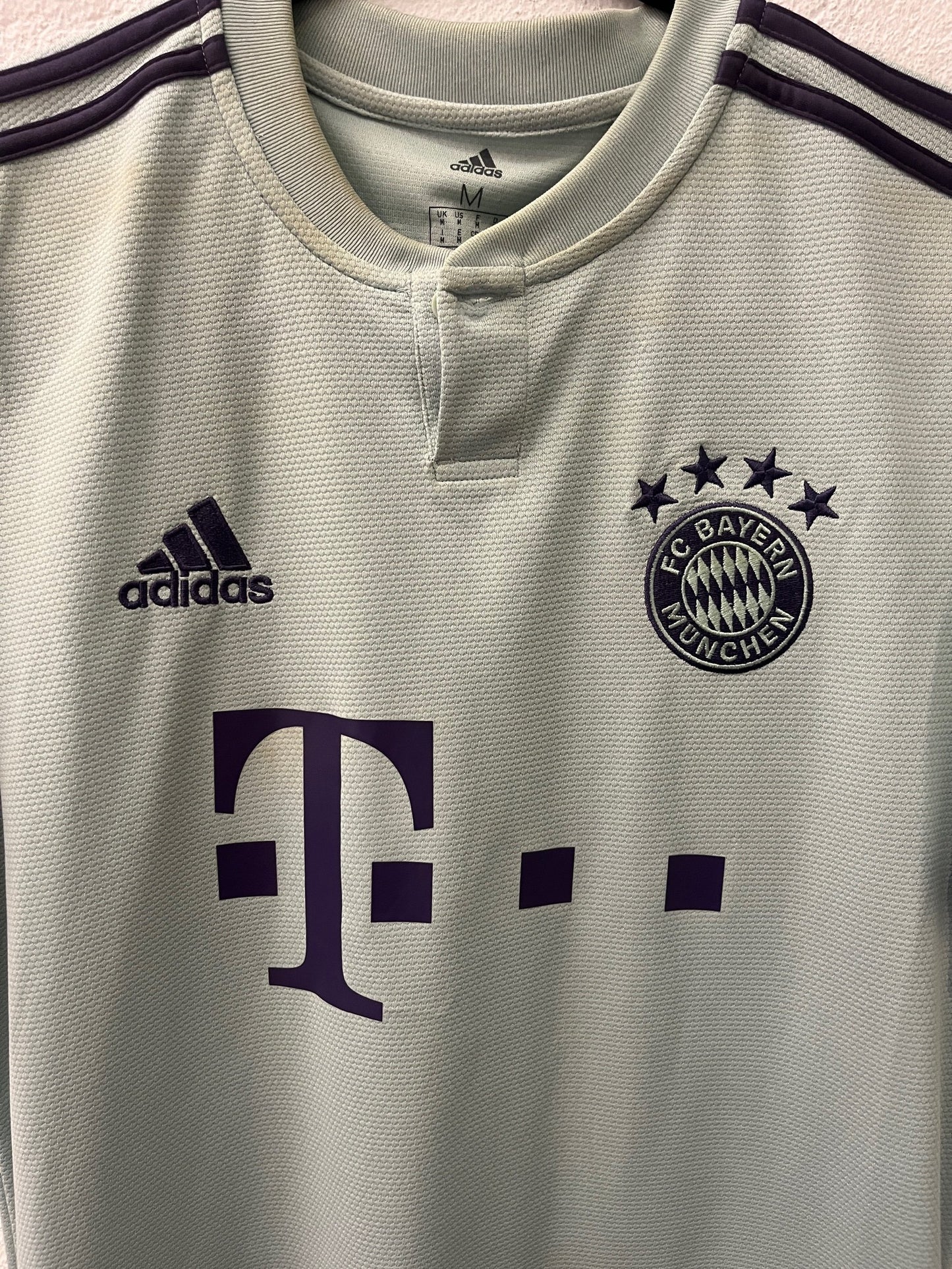 Bayern Munich 2018/19 Away Medium