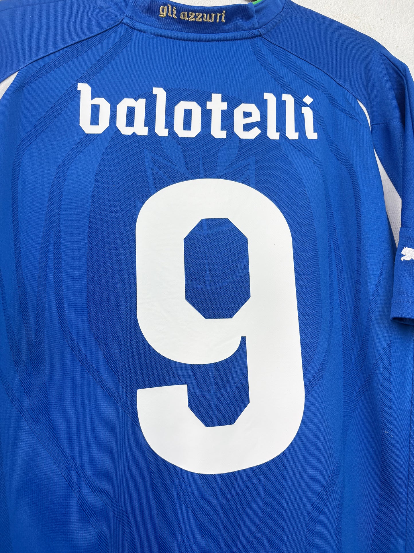Italy 2010 Home Puma Football Shirt XL Ballotelli 9
