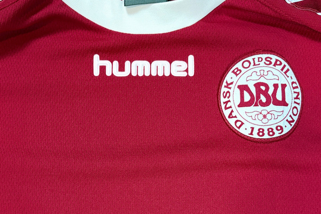 Denmark 2002 Home Hummel Football Shirt Extra Large