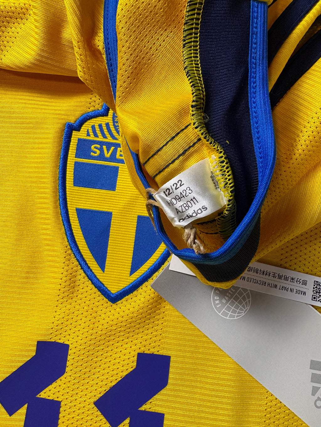Sweden 2023 Home Adidas Football Shirt Medium Ibrahimovic 11