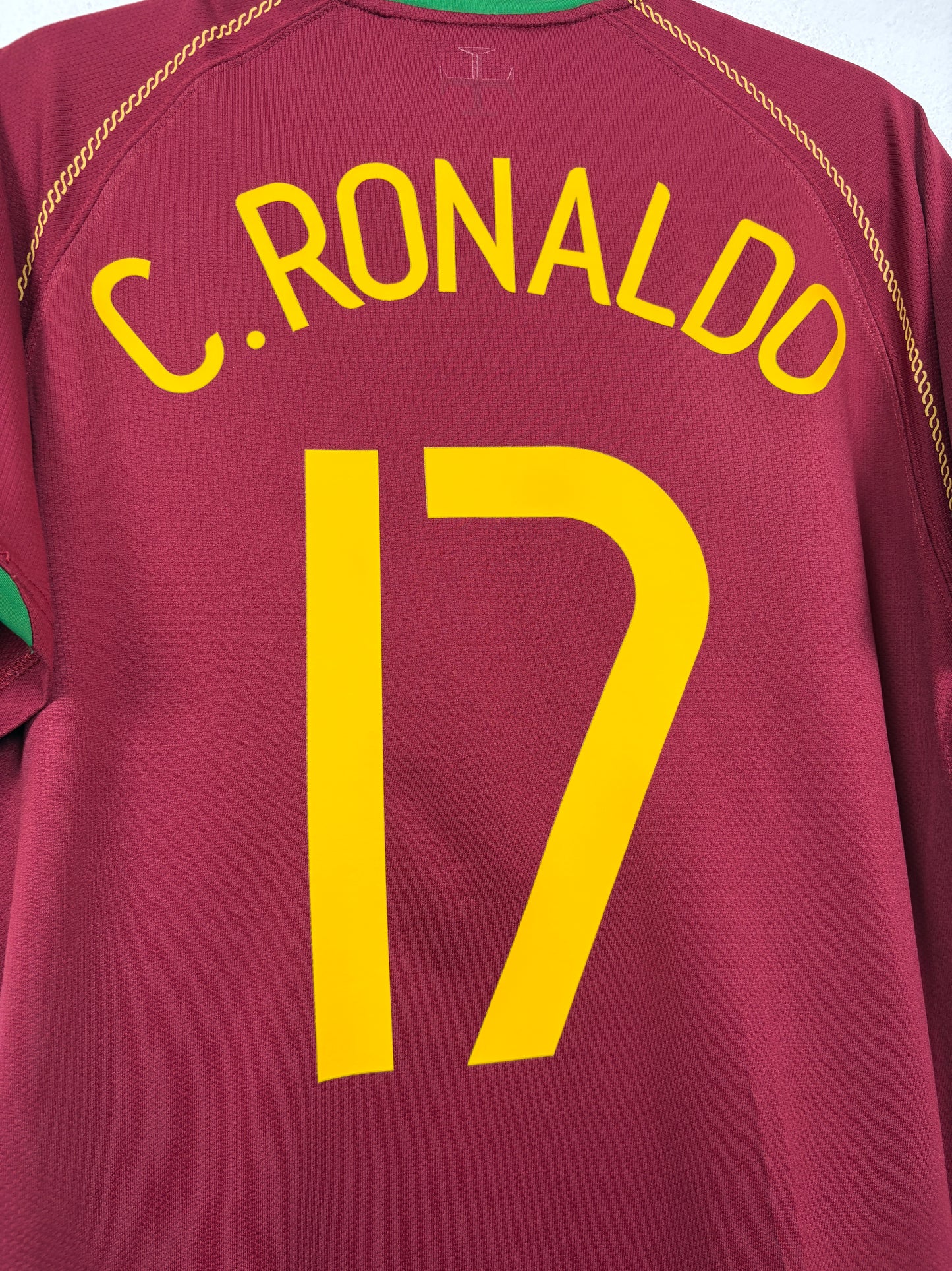 Portugal 2006/08 Home Nike Football Shirt M Ronaldo 17