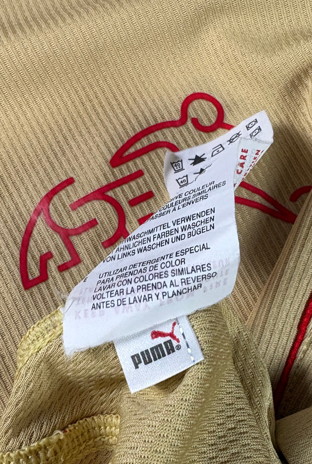 Switzerland 2006/08 Away Puma Football Shirt Medium