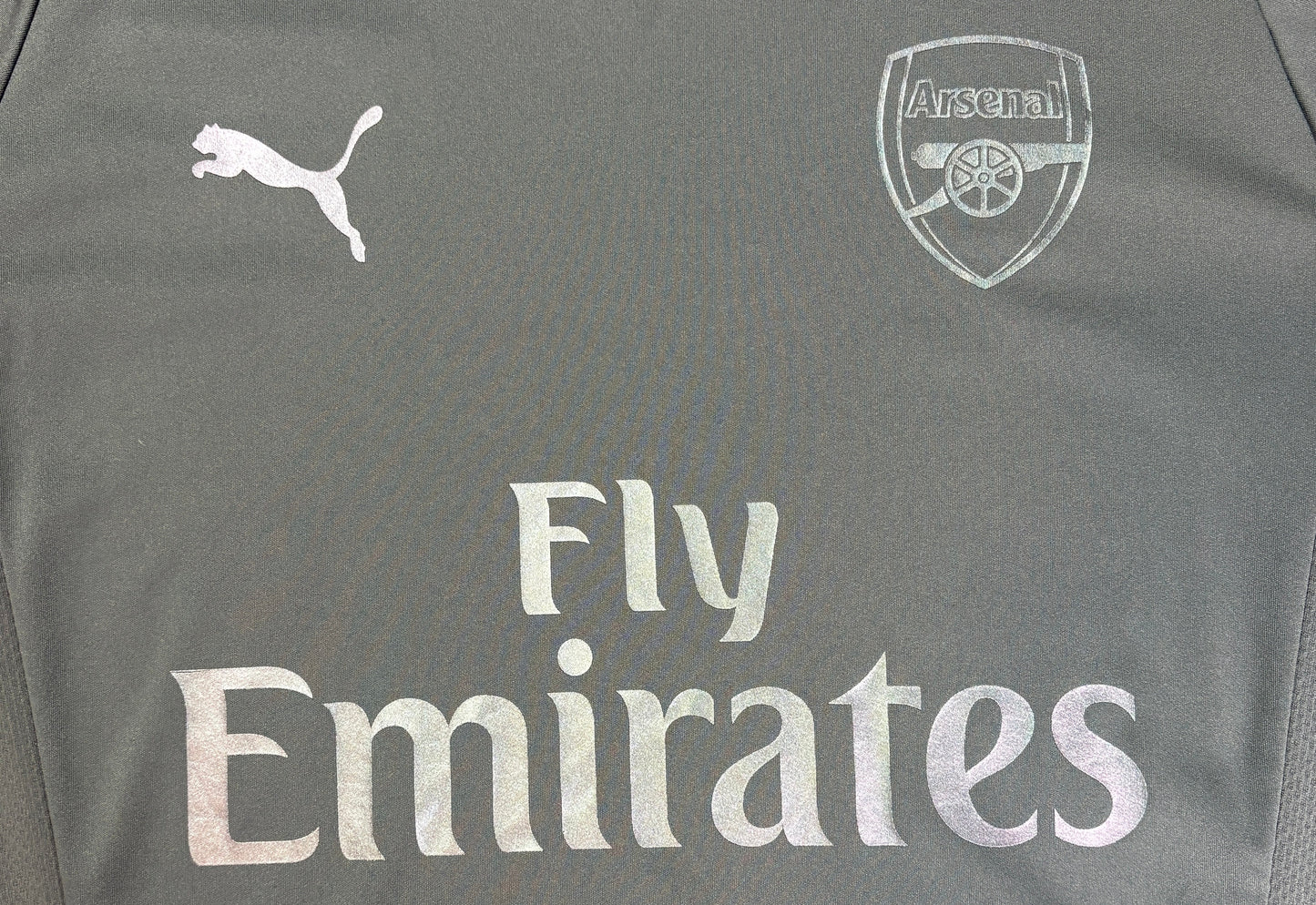 Arsenal 2017/18 Training Puma Football Shirt Medium