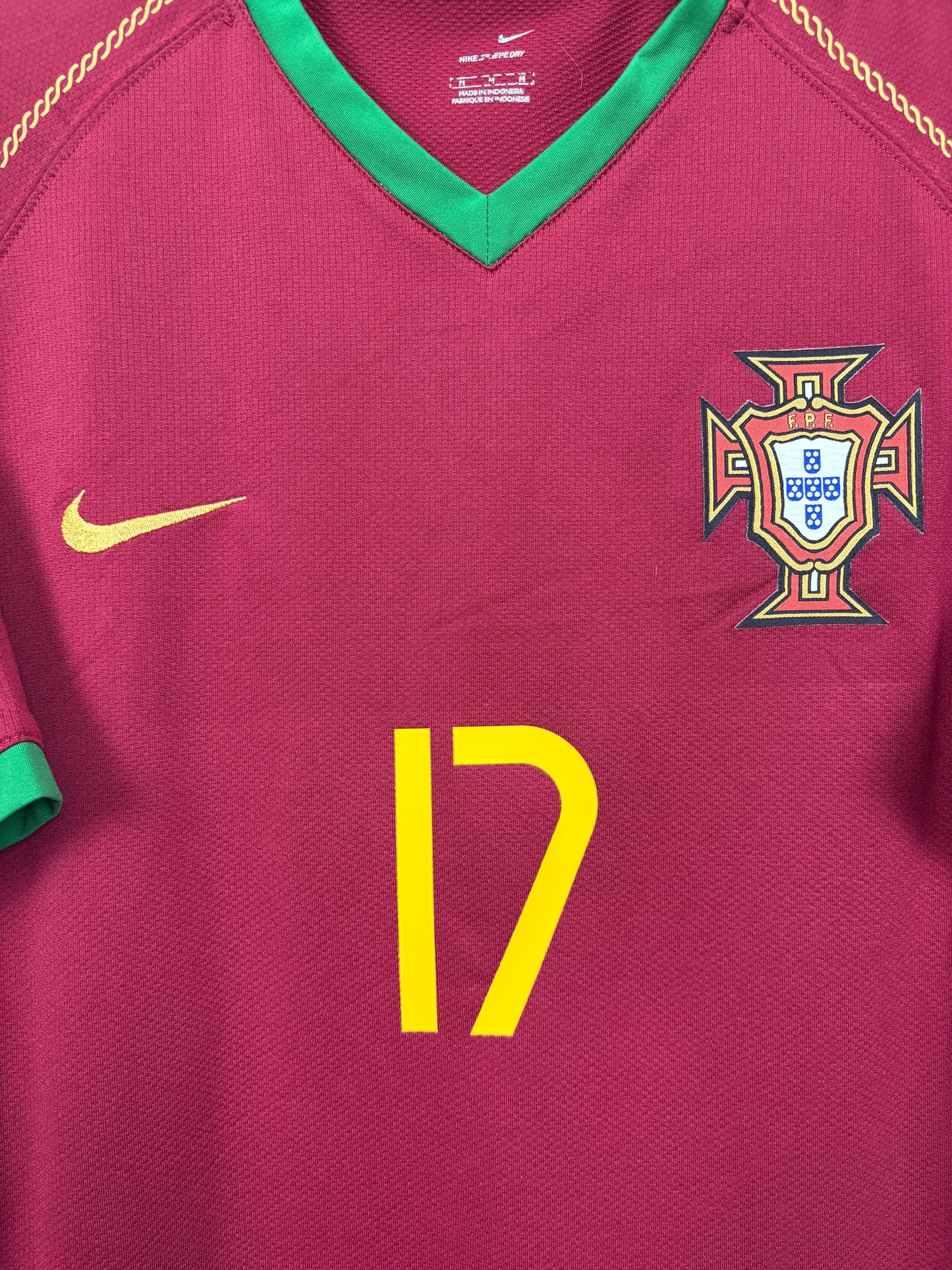 Portugal 2006/08 Home Nike Football Shirt M Ronaldo 17