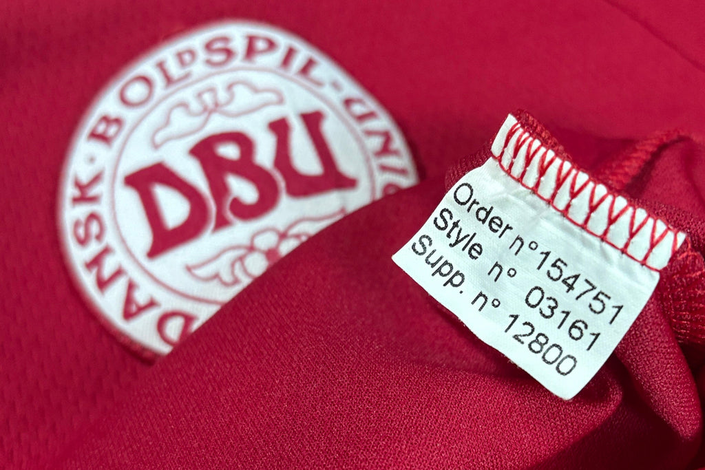 Denmark 2002 Home Hummel Football Shirt Extra Large